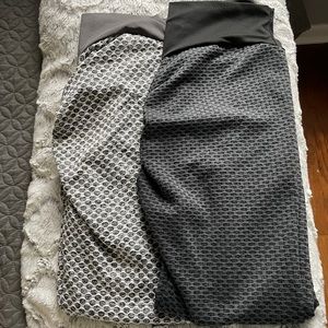 2 pairs of booty fitting leggings